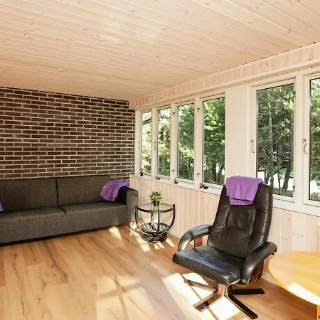 Two-bedroom Holiday In 33 * Hals