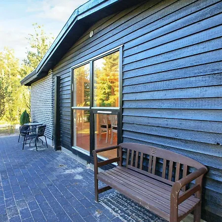 Two-bedroom Holiday In 33