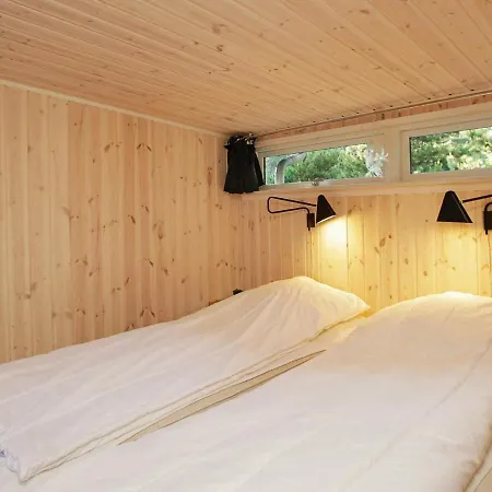 Two-bedroom Holiday In 33